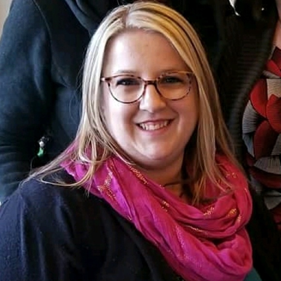 Meet your Posher, Jennifer - Picture 1 of 1